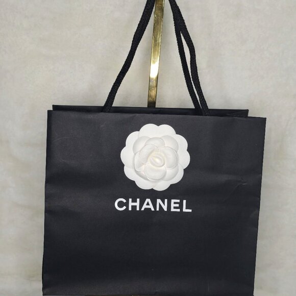 CHANEL camellia flower Gift Bag L8.5"xH7.5"xW3.5" - Picture 1 of 3